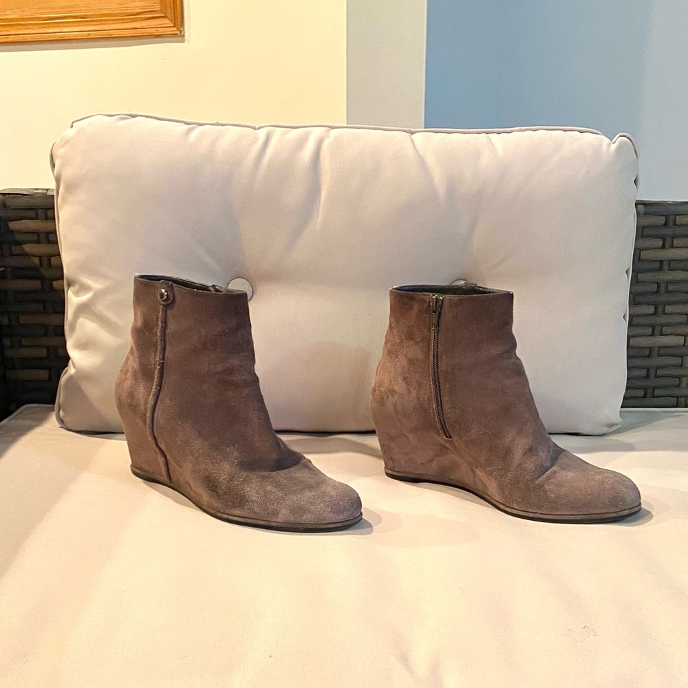Stuart Weitzman Suede Ankle Booties Size 9